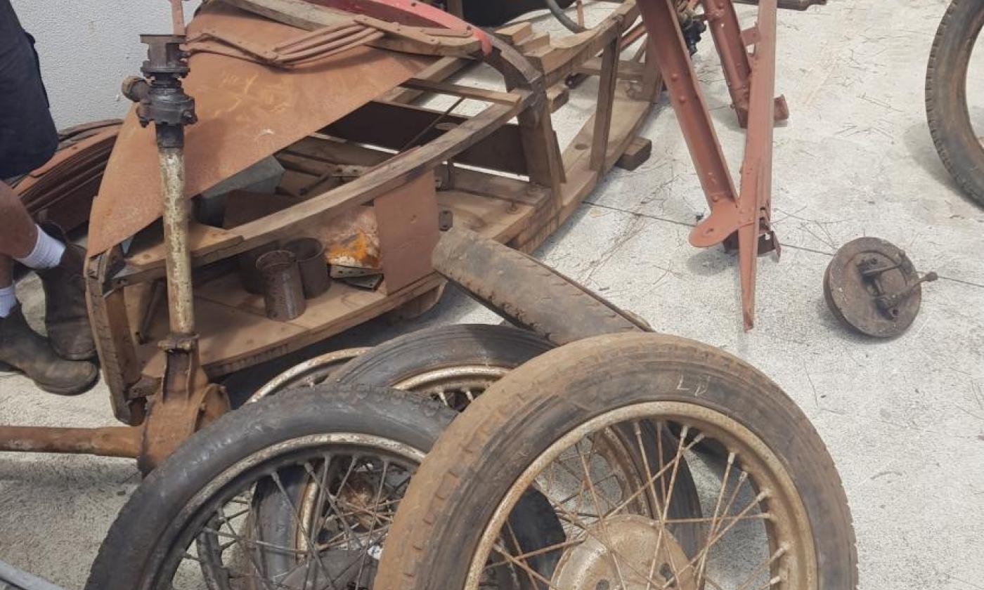 1928 Australian Austin 7 Wasp project in pieces (1).jpg