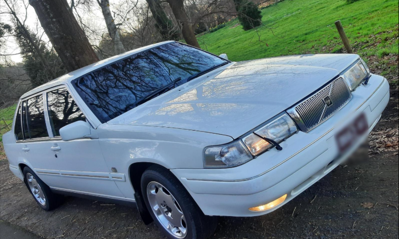 1997 Volvo S90 Sedan rwd Australia (1).png