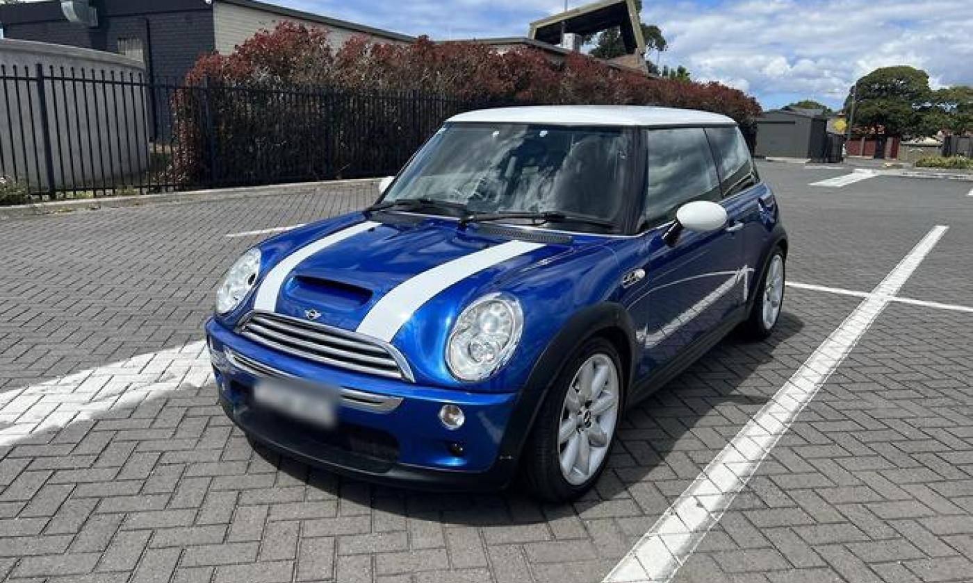 Dark blue R53 Mini Cooper S 2006 facelift (1).jpg