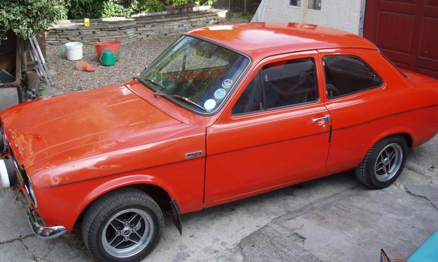 Sebring Red MK1 Escort RS2000 images (4).jpg