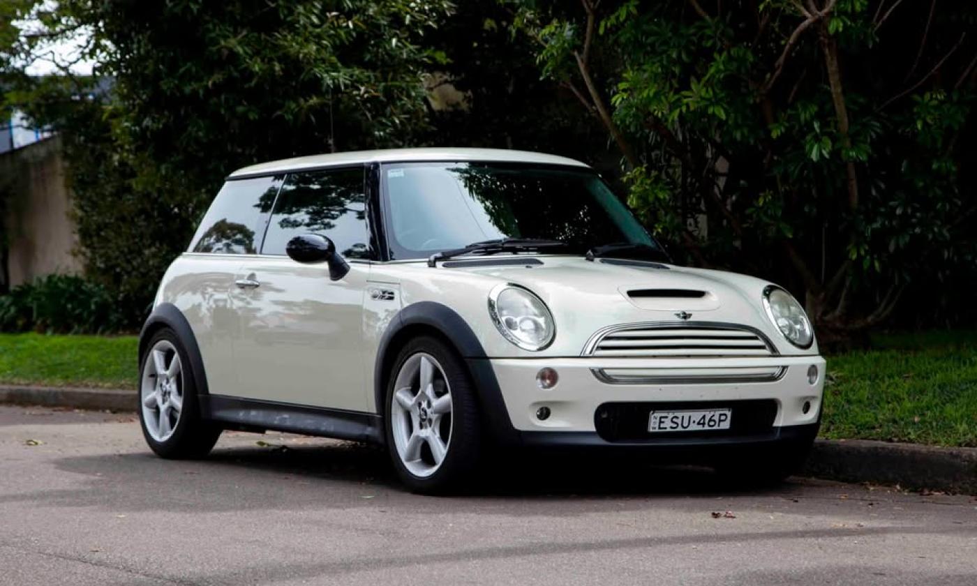 White JCW R53 Mini Cooper S 2004 (1).jpg