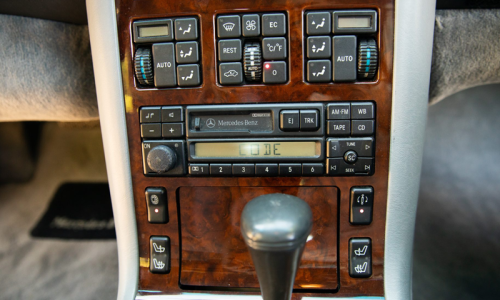 Becker BE 1492 C140 Mercedes radio coupe dash.png