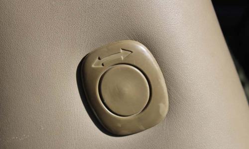 C140 Mercedes seat button to slide seat forward.jpg