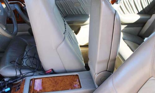 C140 Mercedes split lid glovebox image 1997 copy.jpg