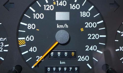 C140 mercedes km per hour instrument speedometer.jpg
