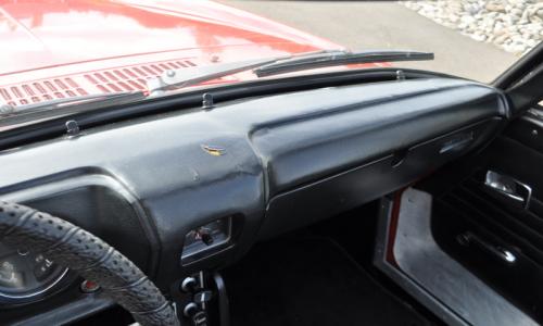 Central clock Datsun roadster.JPG