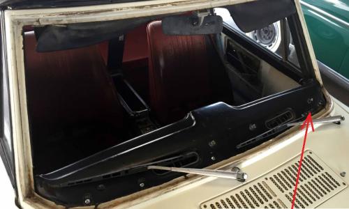 Dash chassis VIN Fairlady 2000.jpg