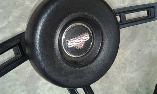 Datsun 180B Steering wheel boss SSS badge image Datsun 610.jpg