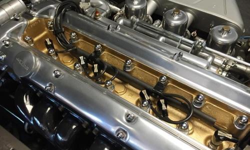E-Type Jaguar gold head and polished rocker covers.jpg
