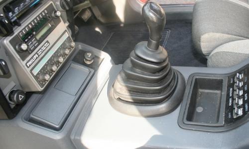Ford XE ESP manual transmission.jpg
