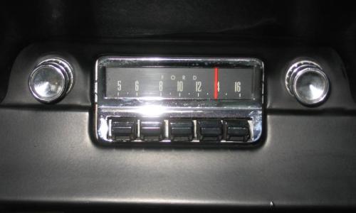 Ford radio.JPG