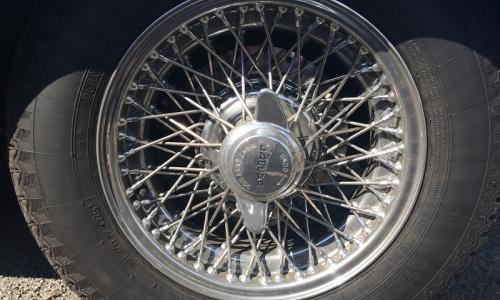 Haguar wing nut wheels for E-type XK-E.jpg