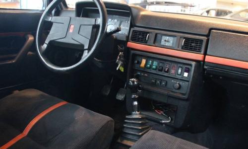 LHD Volvo 242 GT dashboard images.jpg