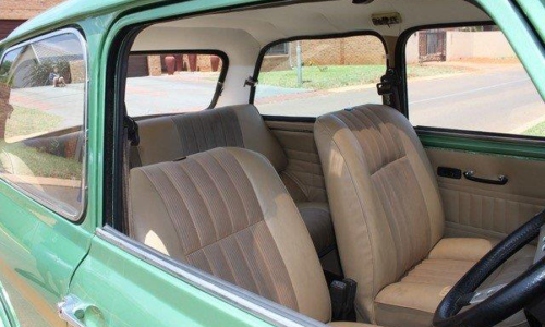 Late model Leyland Mini GTS seats cloth beige.png