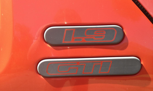 Peugeot 205 GTI 1.9l Phase 1 side badge.png