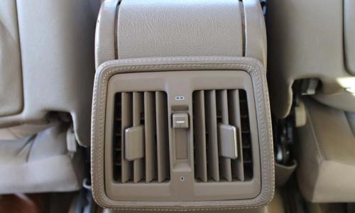Rear C140 Mercedes console vents with leather exclusive option trim.jpg