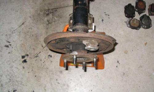 Rear drum brakes.jpg