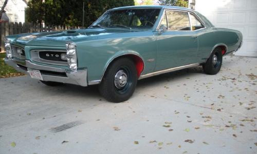 Reef Turquoise Pontiac GTO 1966.jpg