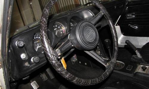 Steering wheel with crash pad.jpg