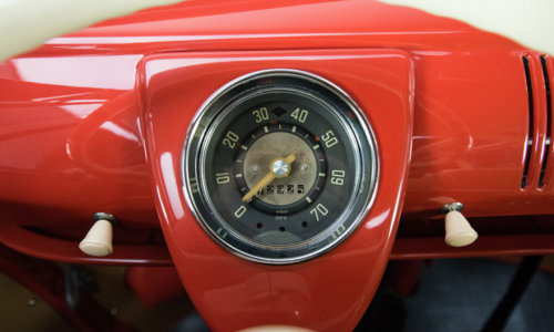 Volkswagen Deluxe Microbus dashboard instruments speedometer.png
