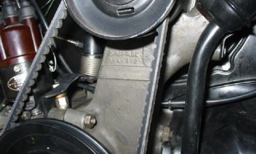 Volkswagen Deluxe Microbus engine compartment block features (2).jpg