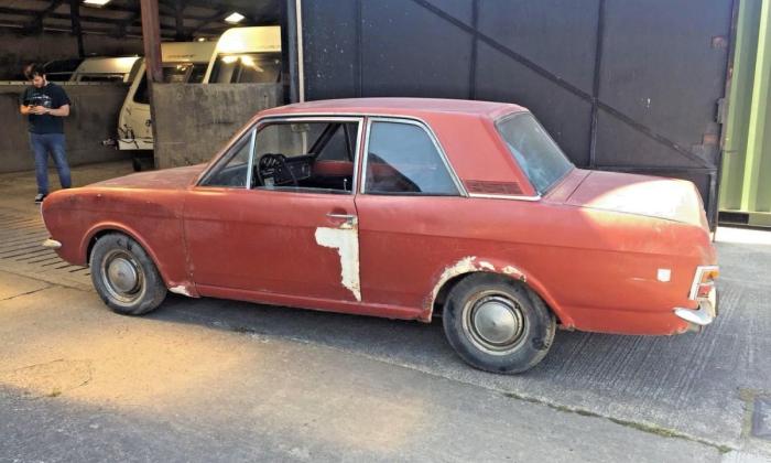 1967 Ford Cortina 1500 GT coupe manual burgundy UK (2).jpg
