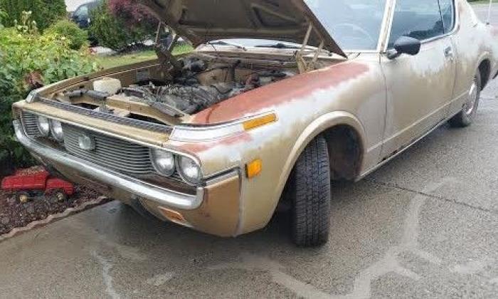 1971 Crown Coupe MS75 Gold with black trim images Canada (1).JPG