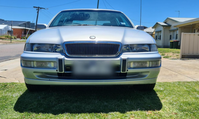 1997 VS HSV Grange silver sedan 215i (1).png