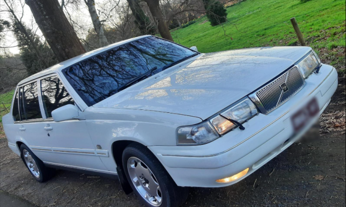 1997 Volvo S90 Sedan rwd Australia (1).png