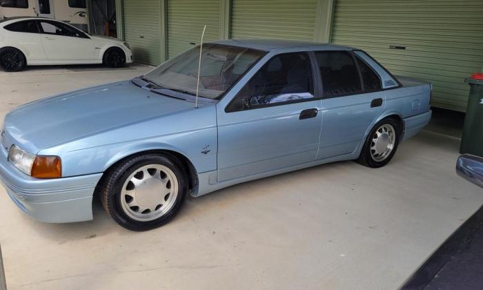 Blue Ford Falcon Brock Spak B8 number 52 (9).jpg