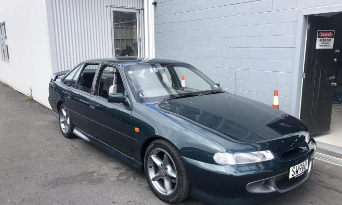 HSV VR Senator Green 1994 New Zealand pics (1).jpg