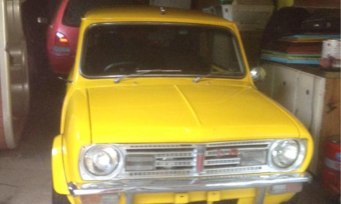 Leyland Mini LS 998 Yellow paint.jpg