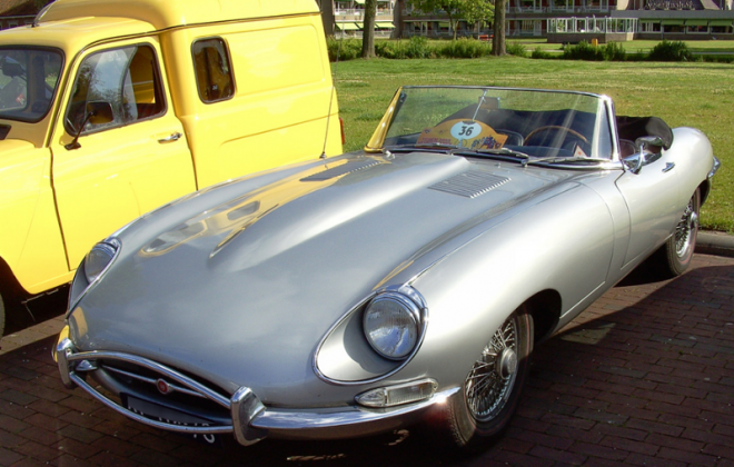 1968 Jaguar E-Type XKE Series 1.5 Opalescent Silver-Grey paint (2).png