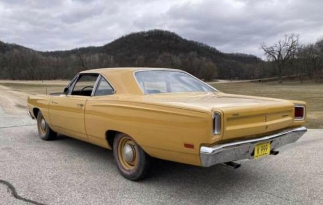 1969 Plymouth Road Runner unrestored original Yellow Gold black (2).jpg