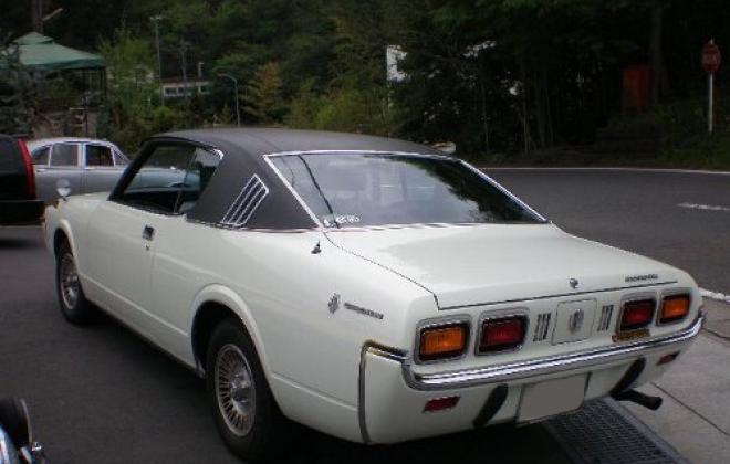 1972 Toyota Crown MS70 Coupe Black vinyl roof on white paint images Japan (3).jpg