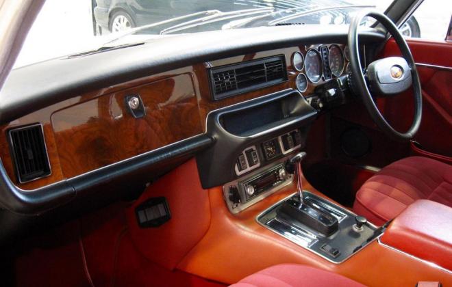 1976 Jaguar XJ V12 5.3L Dashboard.jpg