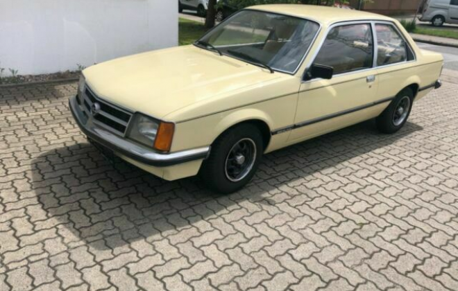 1980 Opel Commodore C coupe 2 door images creme (16).png