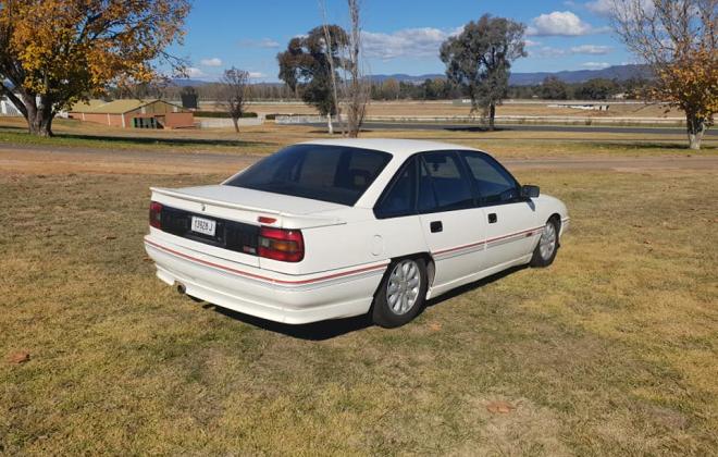 1990 Holden Commodore VB SS V8 white pictures (6) 2021.jpg