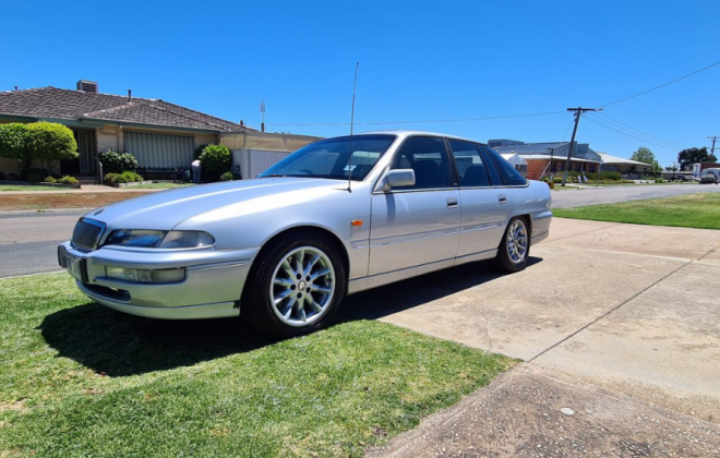 1997 VS HSV Grange silver sedan 215i (15).png