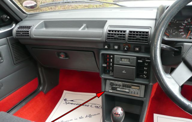 205 GTI Peugeot original Philips radio.png