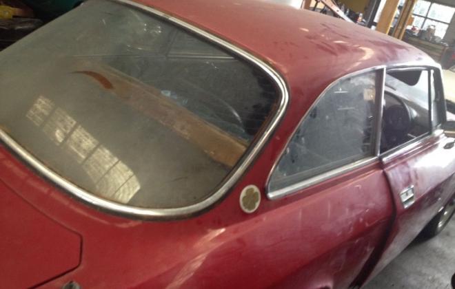 Alfa Romeo 1300 Junior rear window.jpg