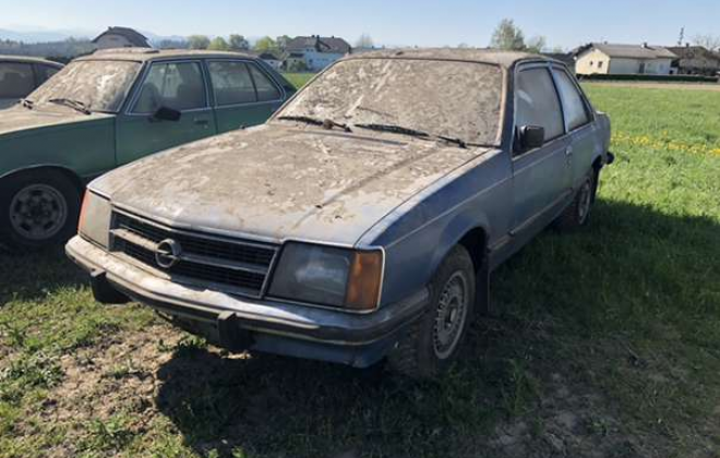 Barnfind Opel Commodore C 1979 coupe 2 door blue paint images (3).png