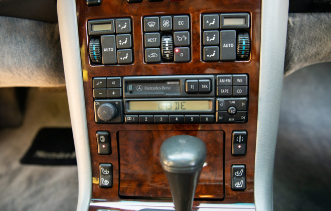 Becker BE 1492 C140 Mercedes radio coupe dash.png