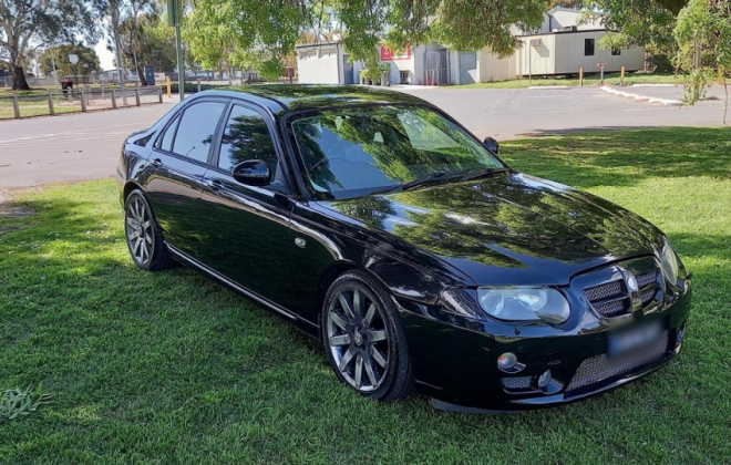 Black 2004 MG ZT 260 sedan Australia (1).png