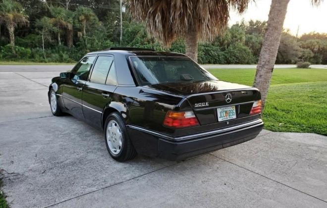 Black on black Mercedes 500E 1993 W124 (7).jpg