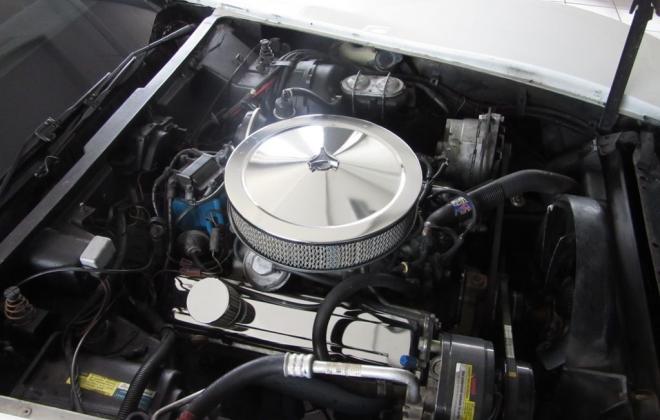 Chevrolet Corvette C3 Stingray engine.jpg