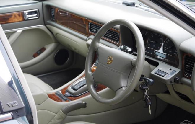 Daimler Double Six Parchment beige trim leather 1996 (1).jpg