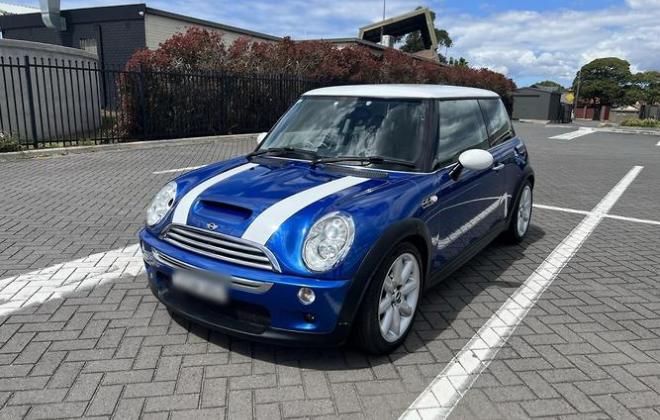 Dark blue R53 Mini Cooper S 2006 facelift (1).jpg