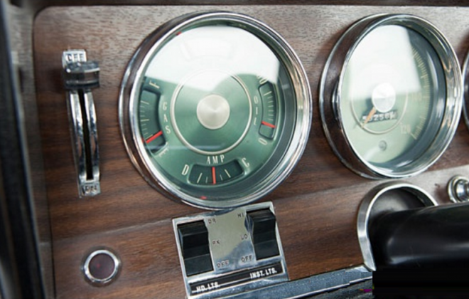 Dashboard 1966 Studebaker Daytona 6 cylinder.png