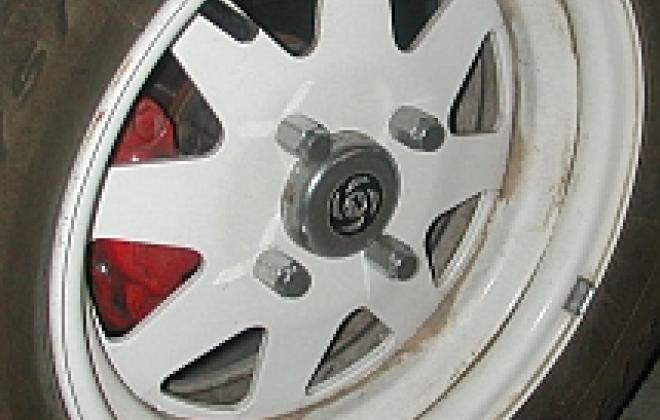 Disc brake type wheel with centre cap.jpg